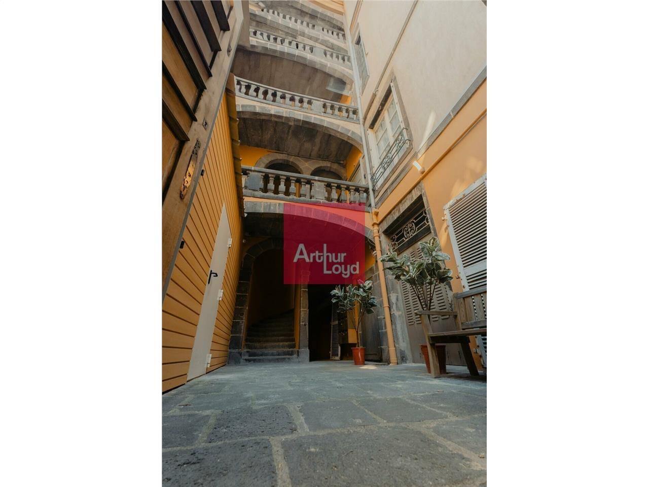 Location local commercial 57 m² non divisibles