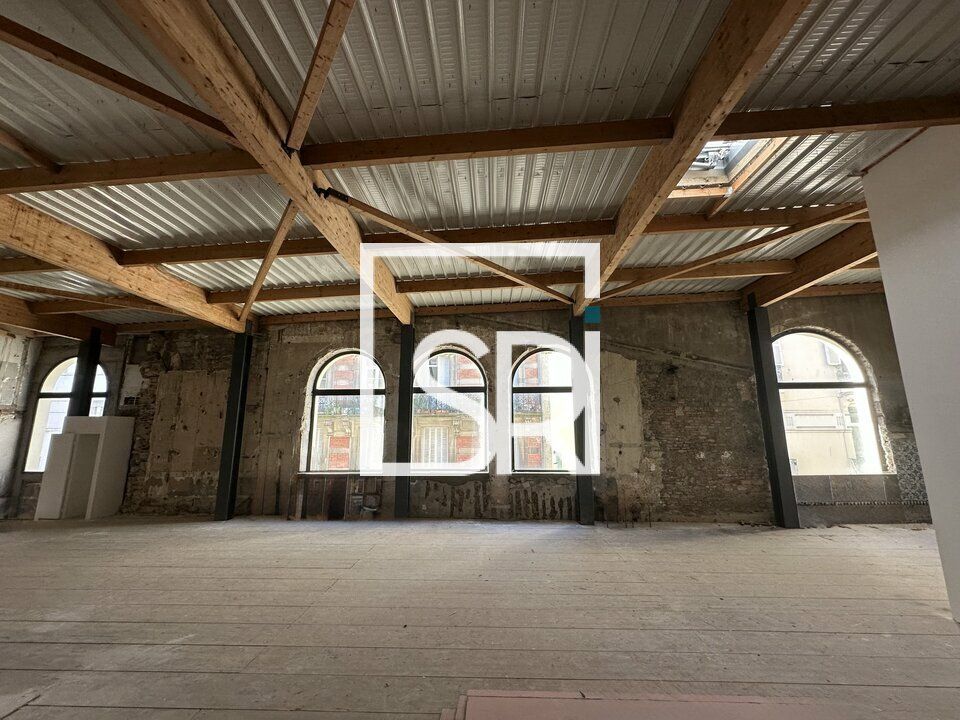 BUREAU D'EXCEPTION – TRIANGLE D'OR - VOLUME SPECTACULAIRE – PLEIN CŒUR DE VICHY - 03200