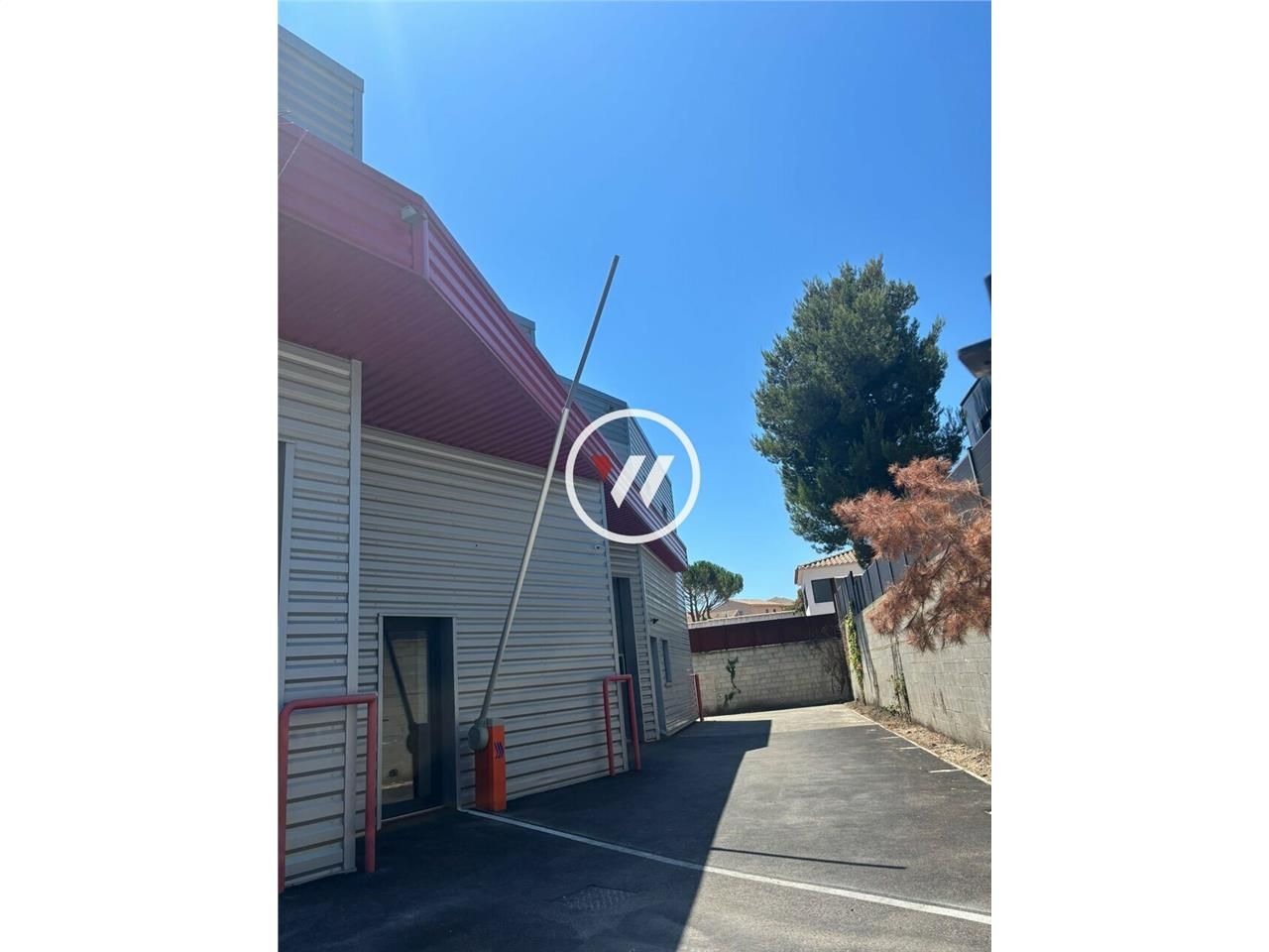 Local d'activité 430 m² – Roquefort-la-Bédoule – Accès autoroutes