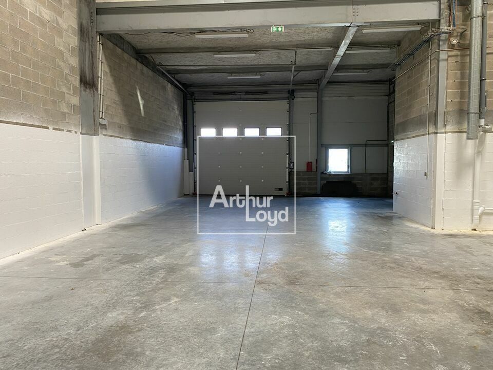Location local d''activites 450 m² non divisibles