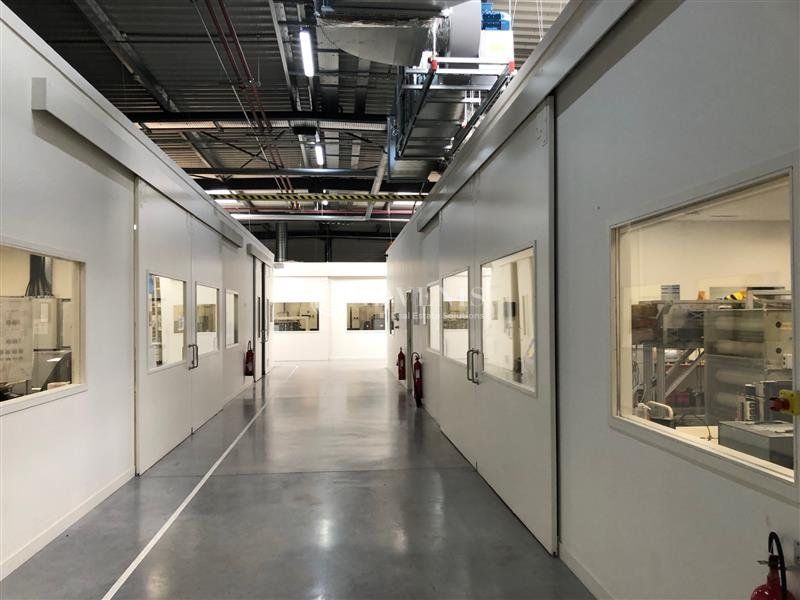 Bâtiment d'activités d'environ 7 817 m² à l'est de Tours