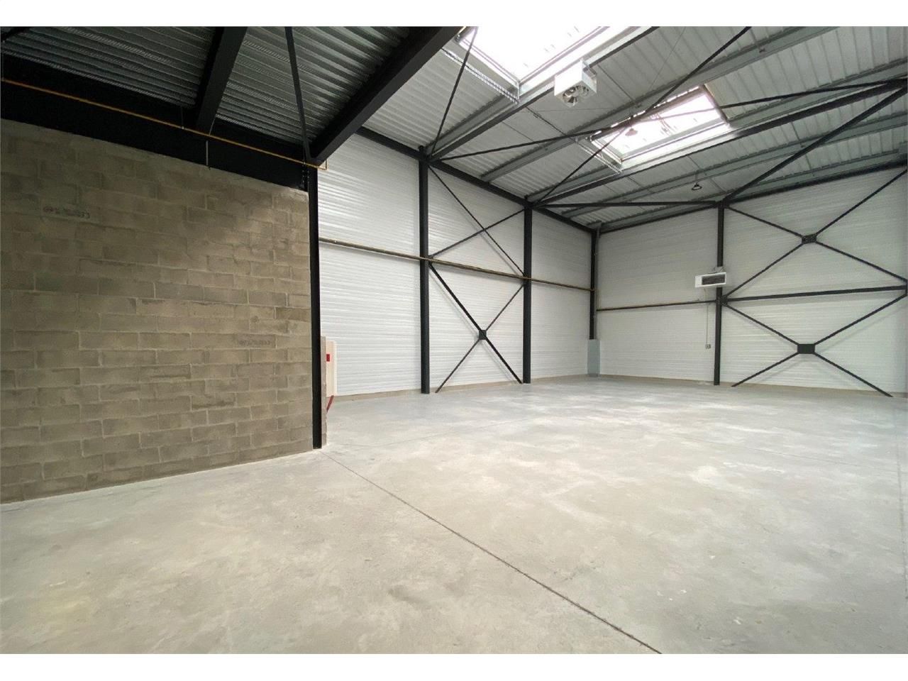 Vente local d''activités 360 m² à Marines