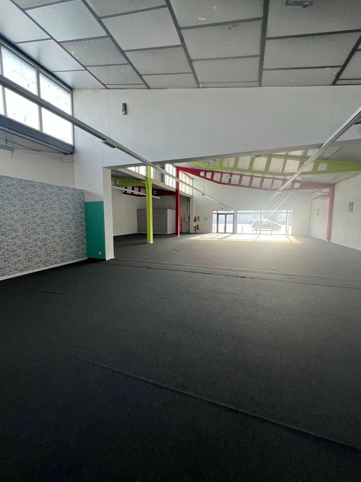 Location local commercial 605 m² non divisibles