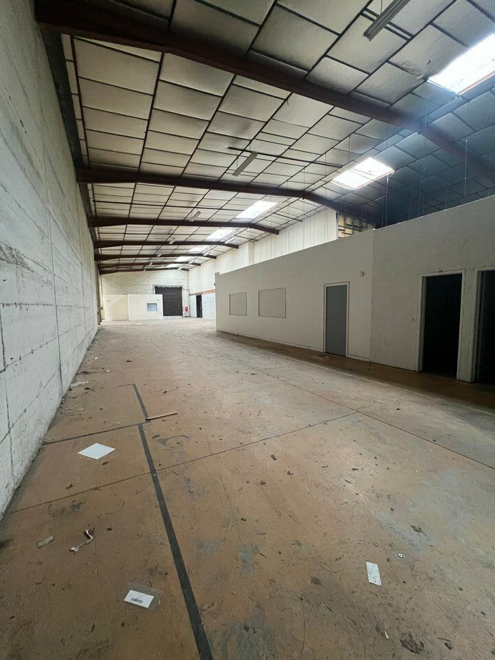 Location local d''activites 1100 m² non divisibles