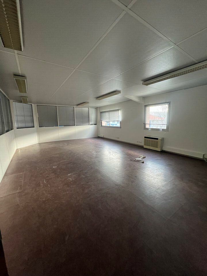 TOULOUSE SUD ZONE THIBAUD - ENTREPOT + BUREAUX VISIBILITÉ COMMERCIALE. 