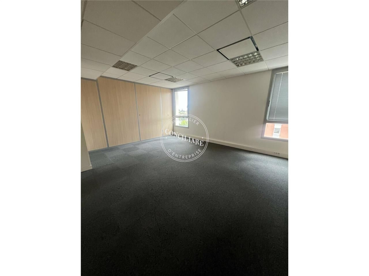 Location bureaux 300 m² non divisibles