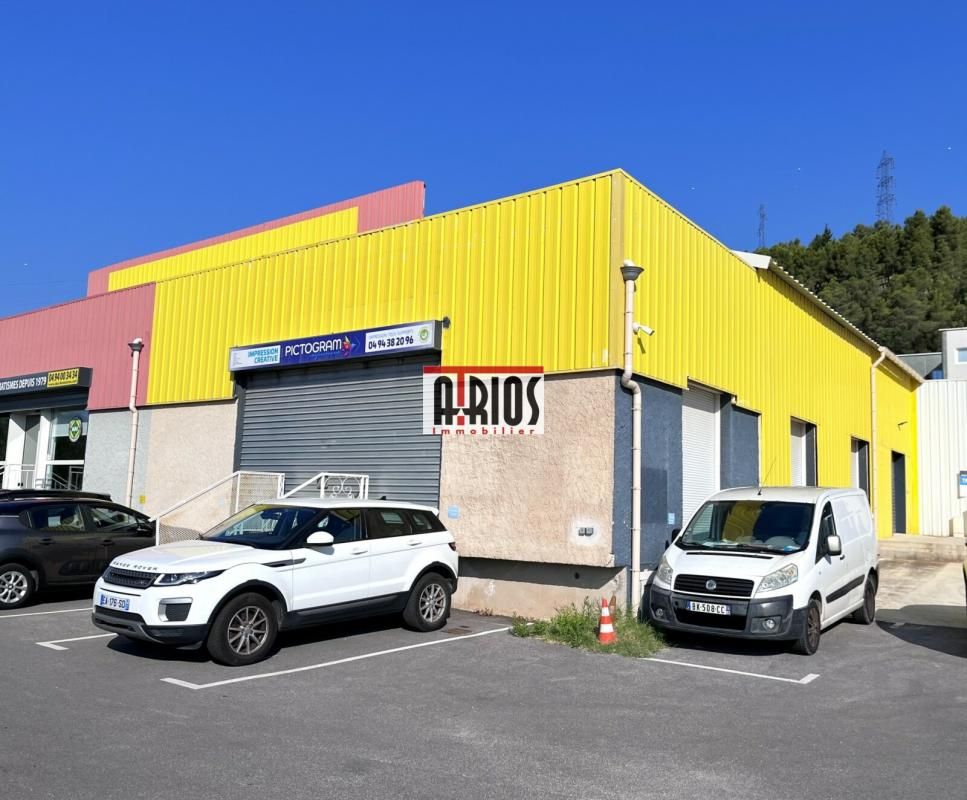 Location entrepôts 256 m² non divisibles