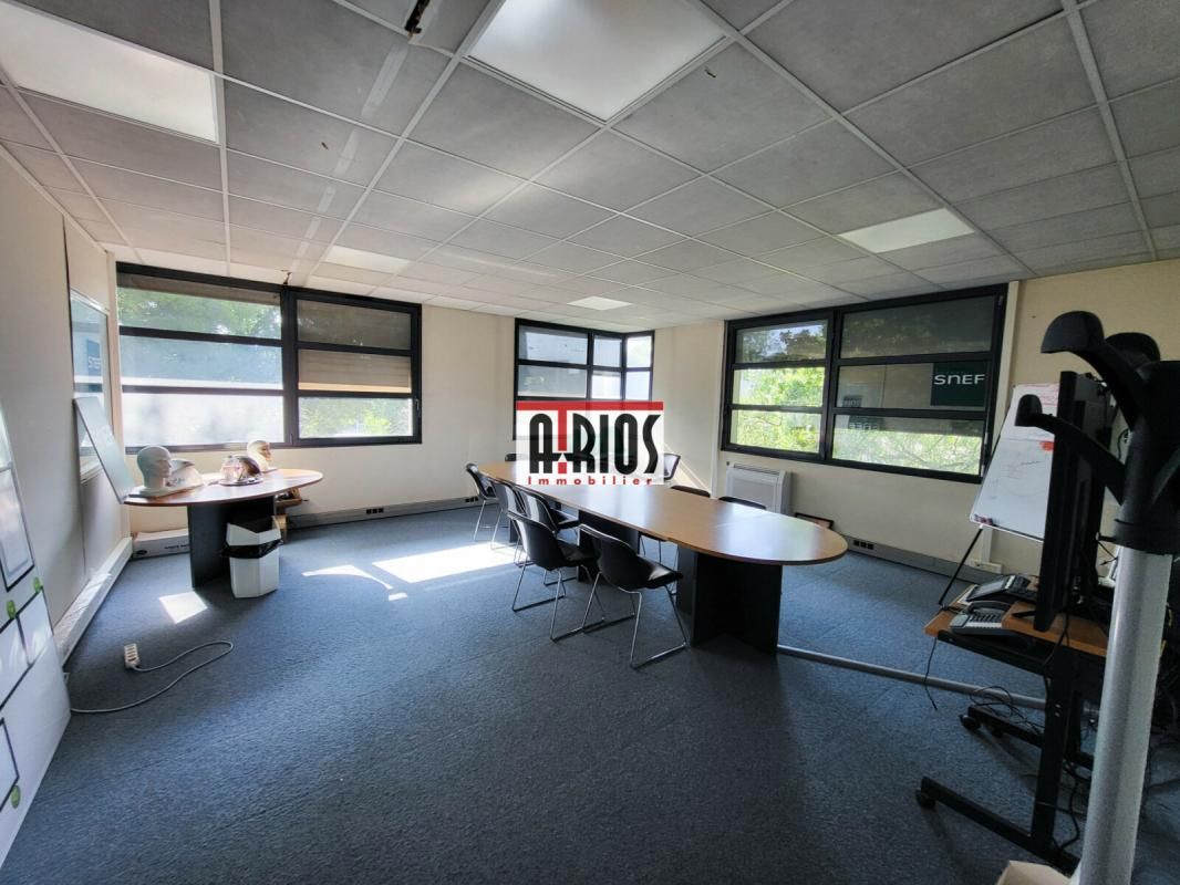 Vente entrepôts 780 m² non divisibles