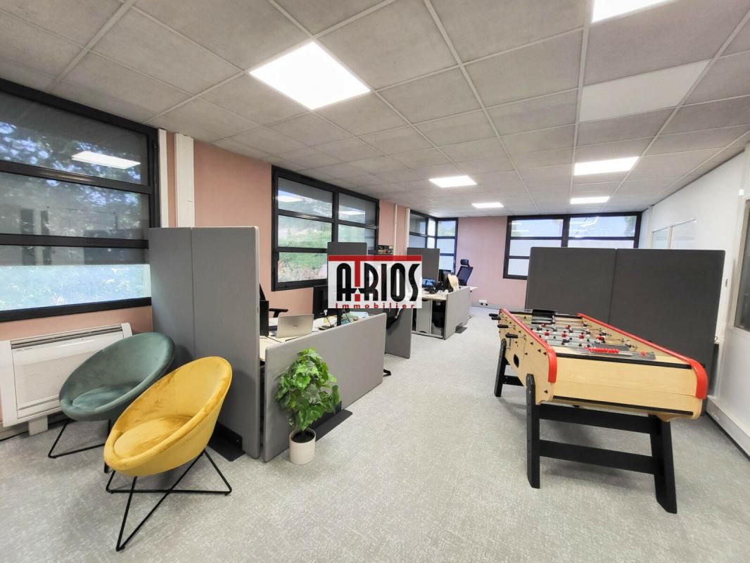 Location entrepôts 780 m² non divisibles