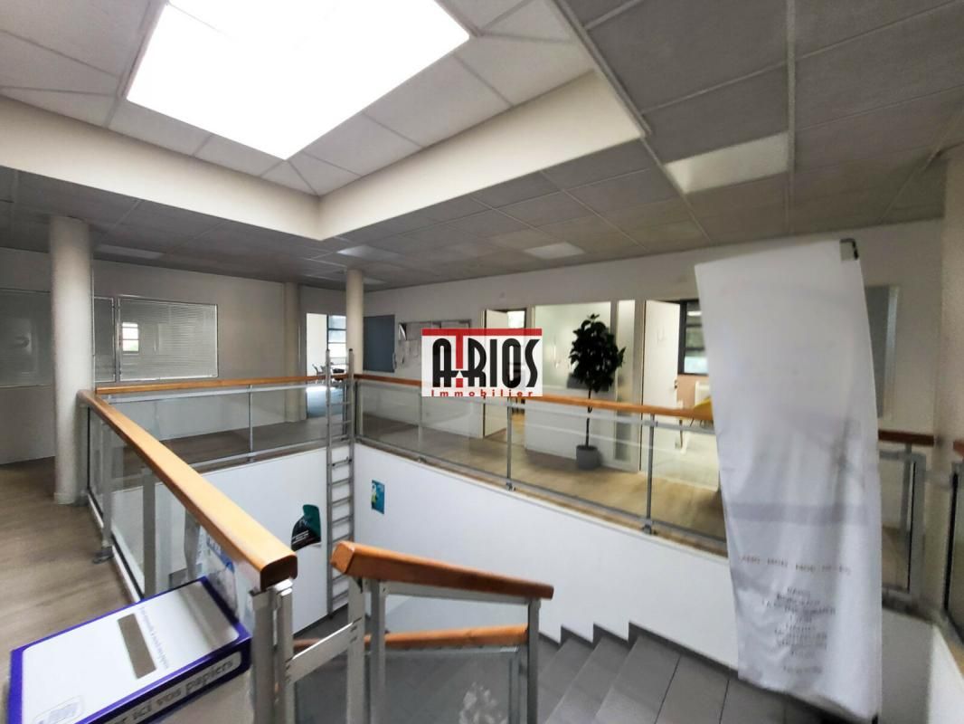 Location entrepôts 780 m² non divisibles