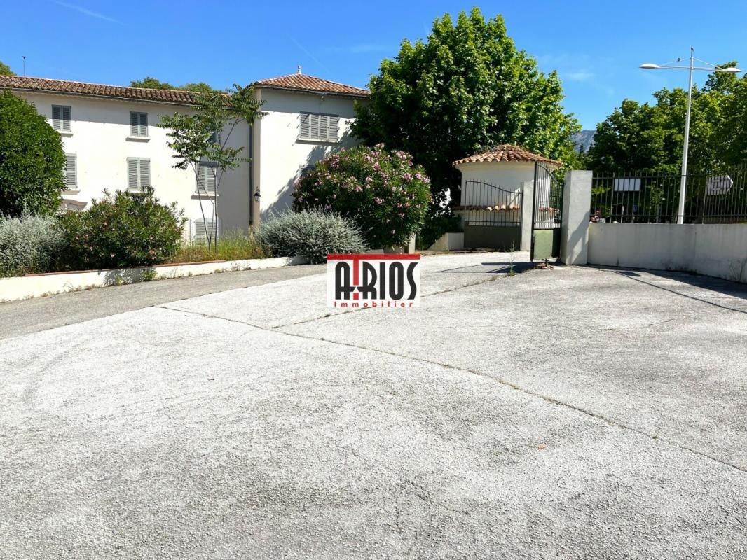 Vente bureaux 1000 m² non divisibles