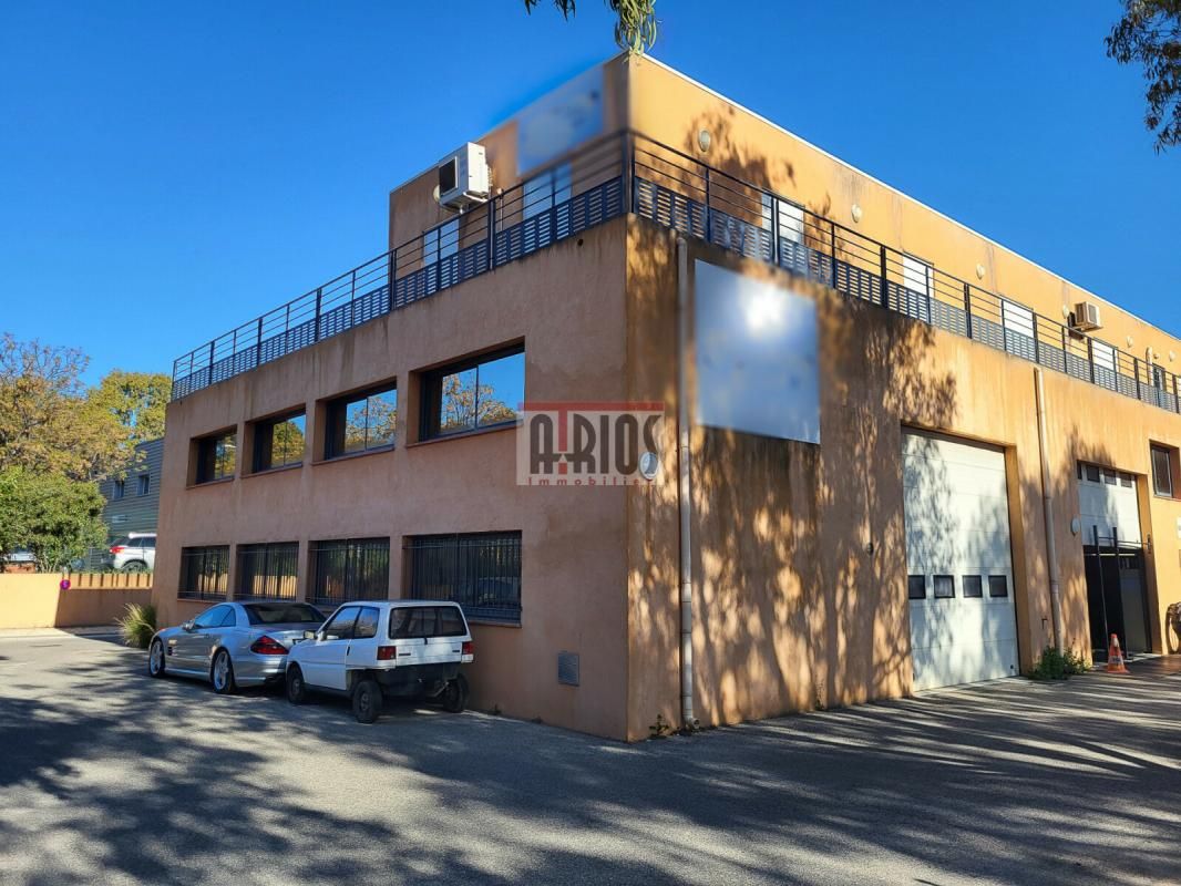 Location entrepôts 427 m² non divisibles