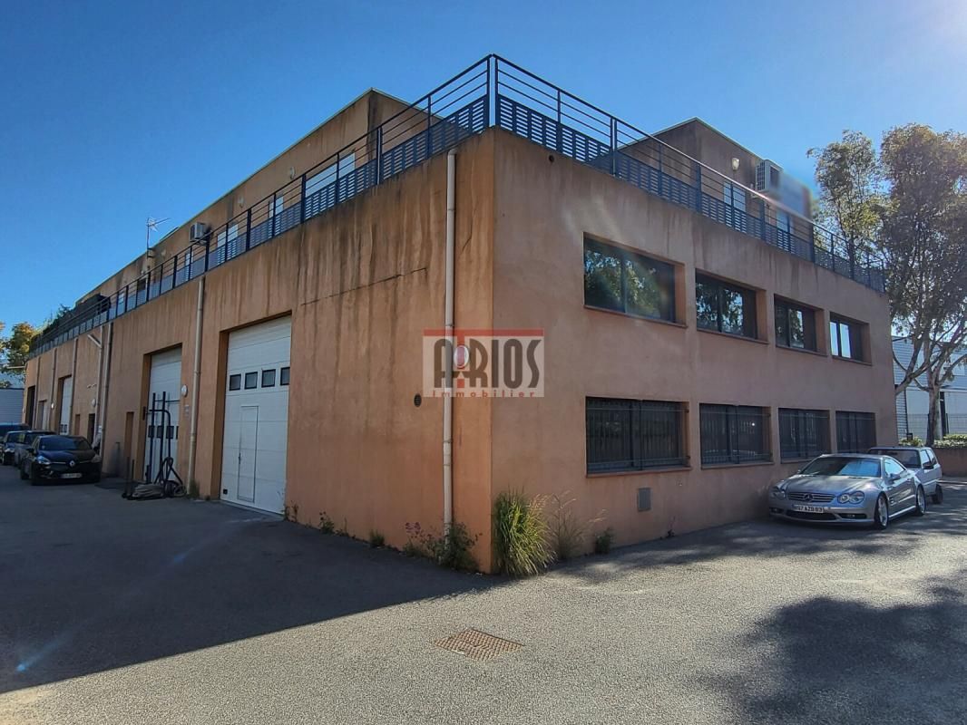 Location entrepôts 427 m² non divisibles