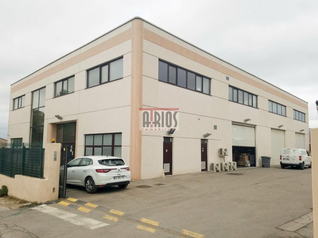 Vente entrepôts 1400 m² non divisibles