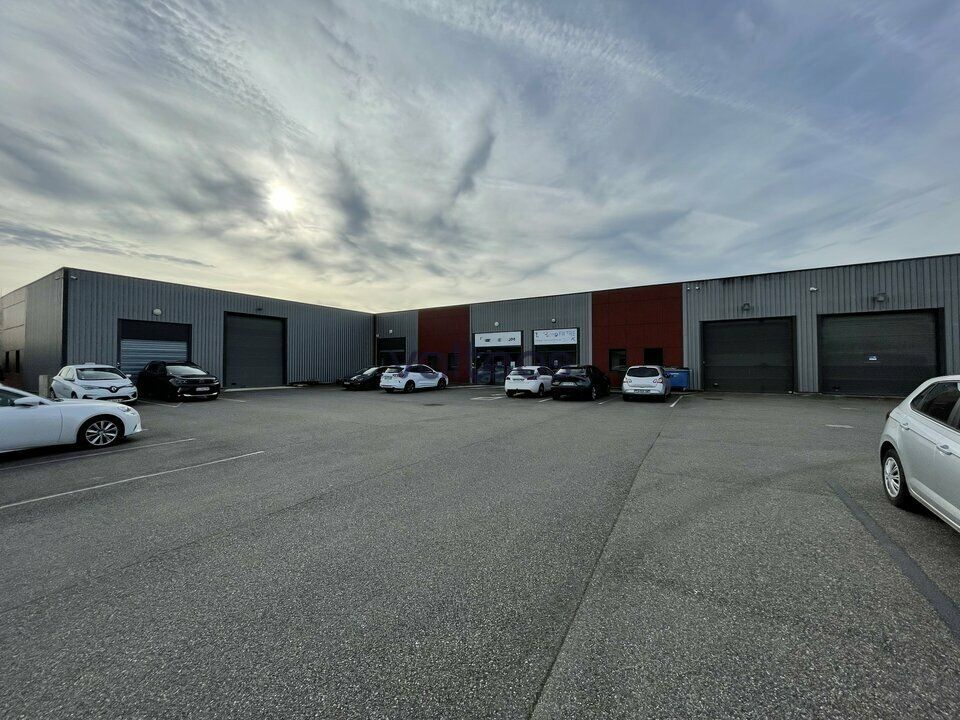 Location local d''activites 396 m² non divisibles