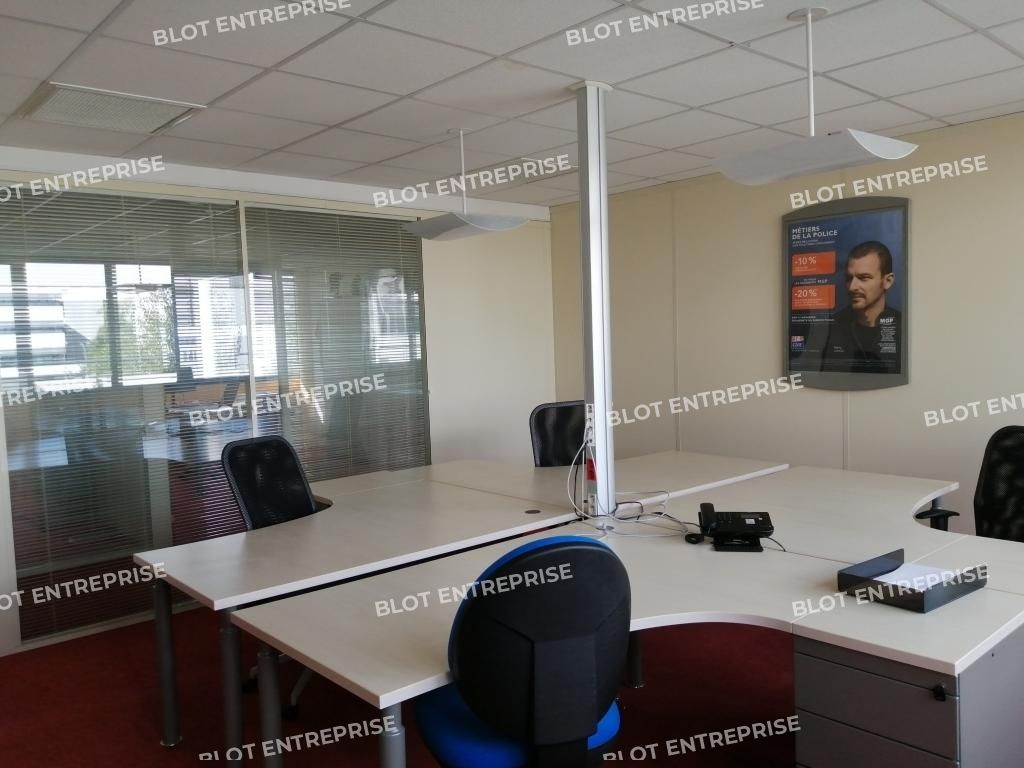 Location bureaux 676 m² non divisibles