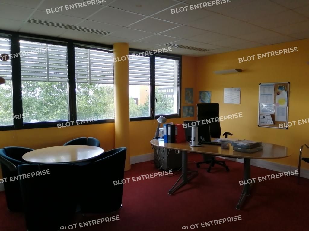 Location bureaux 676 m² non divisibles