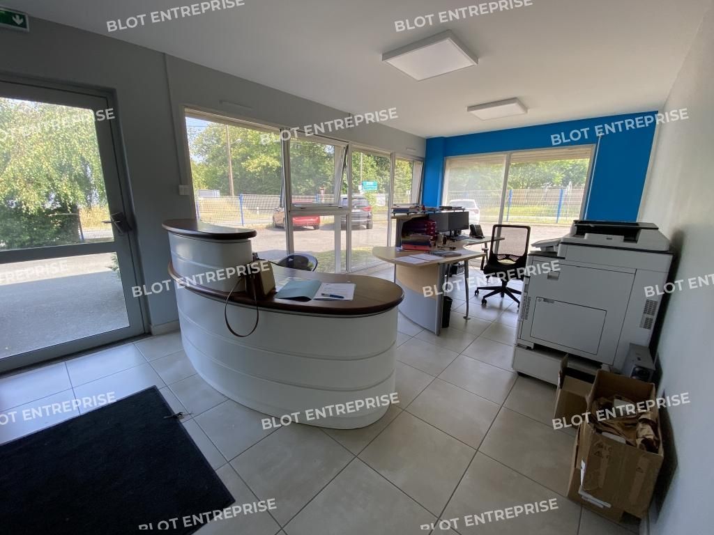 Vente entrepôts 975 m² non divisibles