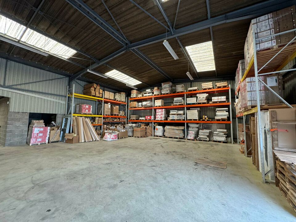 DEPARTEMENT EST LOCAL D'ACTIVITE A VENDRE 1160 M²