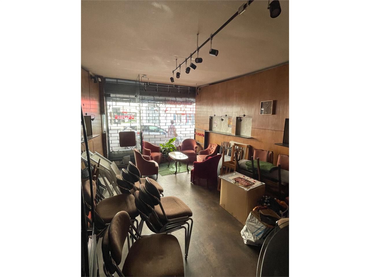 Location local commercial 100.00 m² à LIMOGES