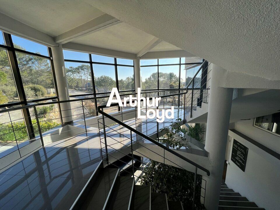 Bureaux à louer cloisonnés et climatisés bon standing  - Valbonne
