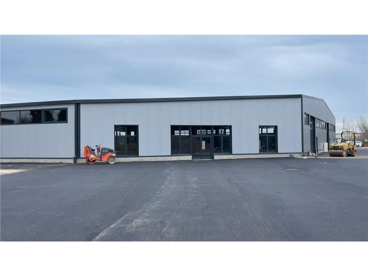 Vente entrepots 1425 m² non divisibles