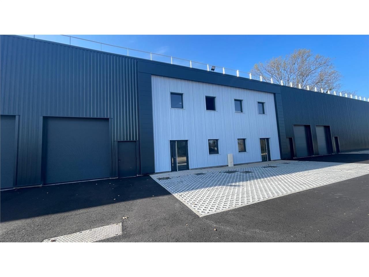 Vente entrepots 1050 m² divisibles à partir de 210 m²