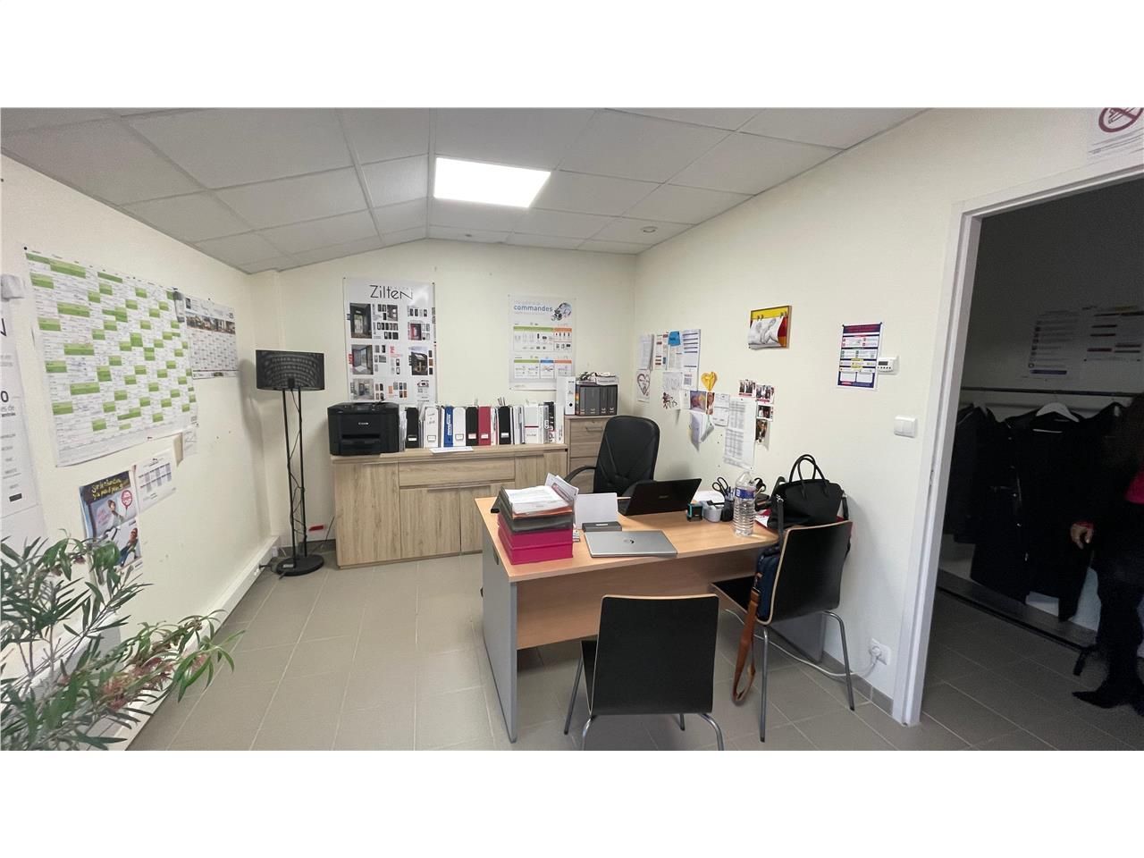 Location entrepots 148 m² non divisibles