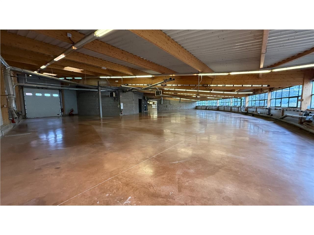 Vente entrepots 1747 m² non divisibles