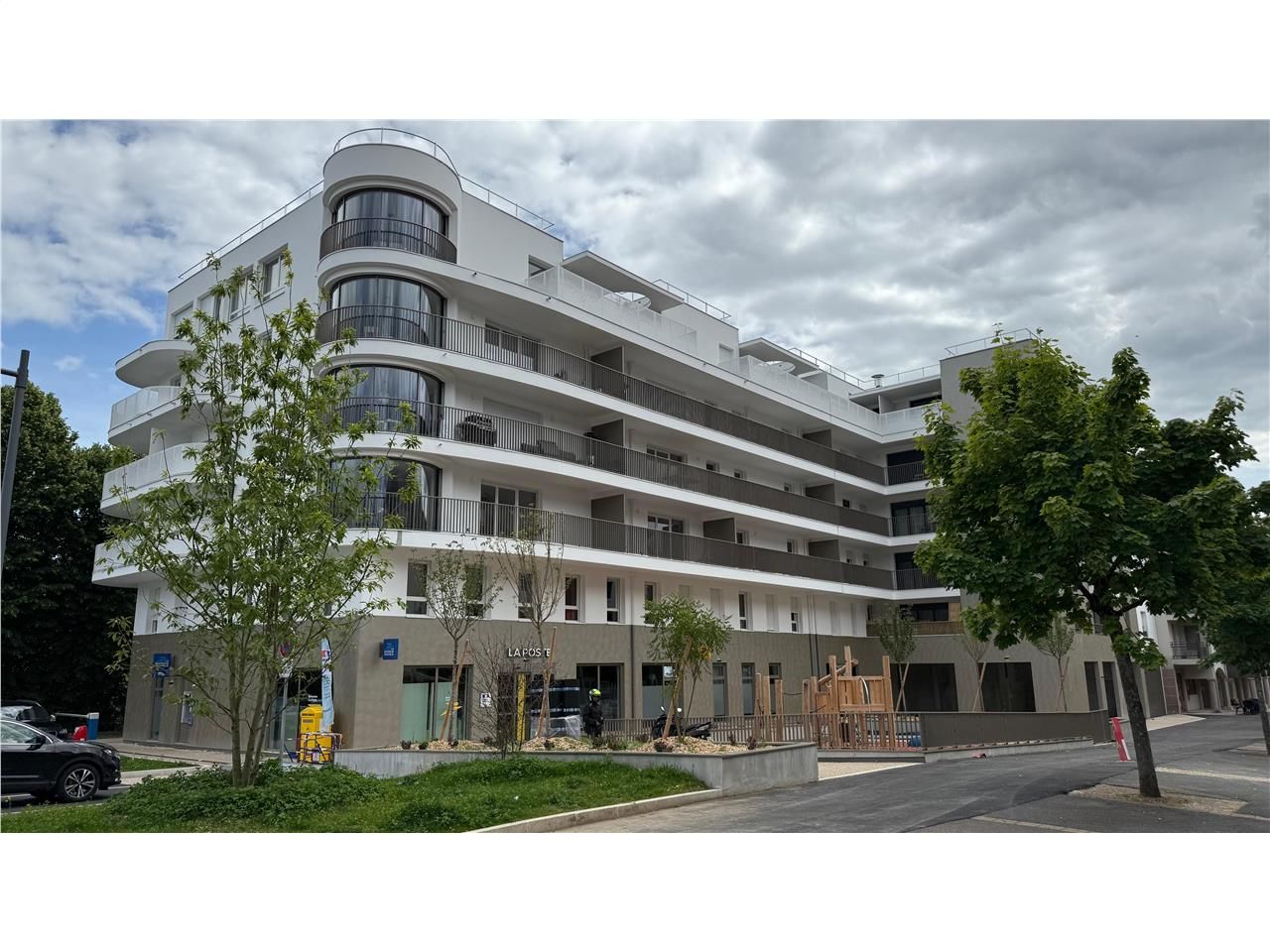 Vente commerces 285 m² non divisibles