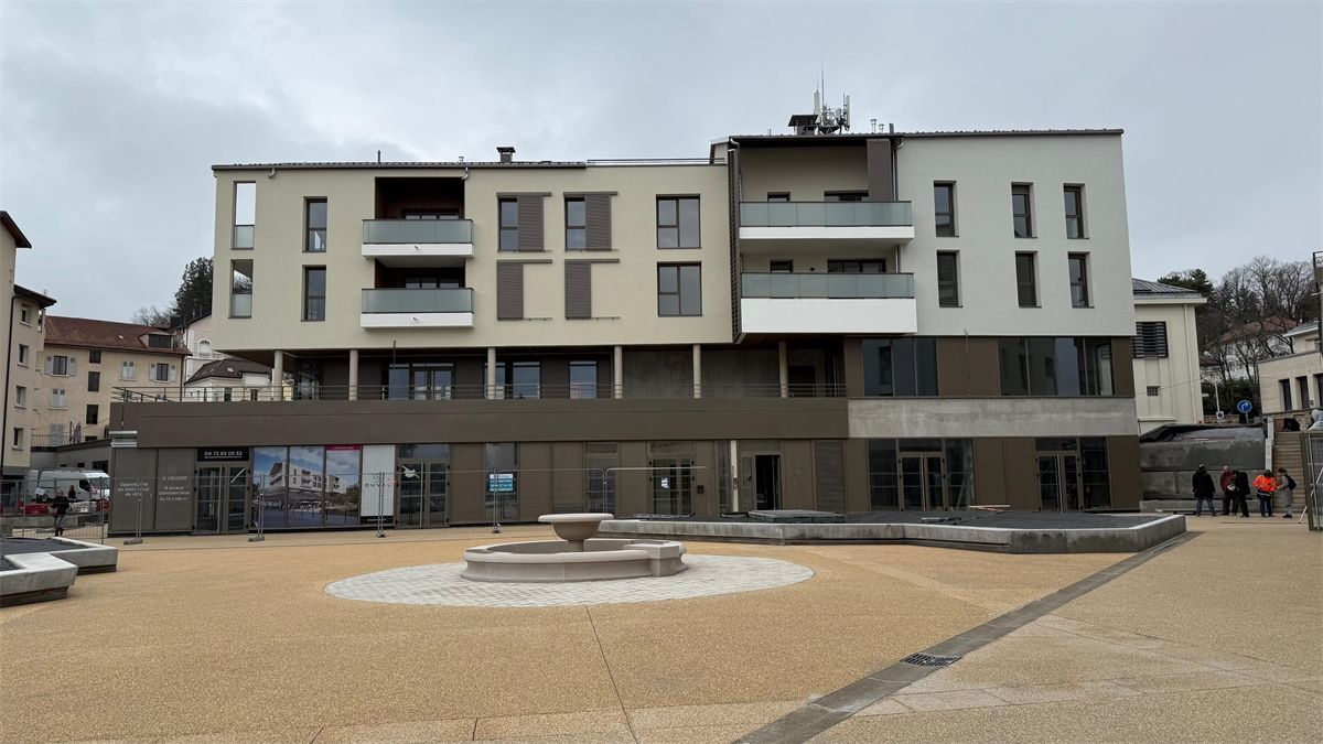 Vente commerces 106 m² non divisibles