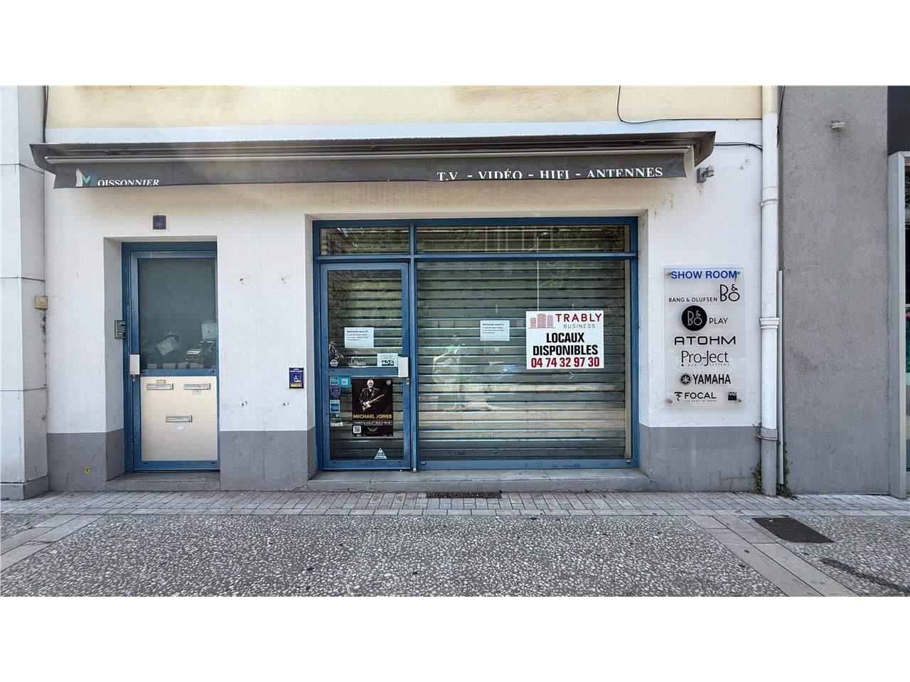 Location commerces 142 m² non divisibles