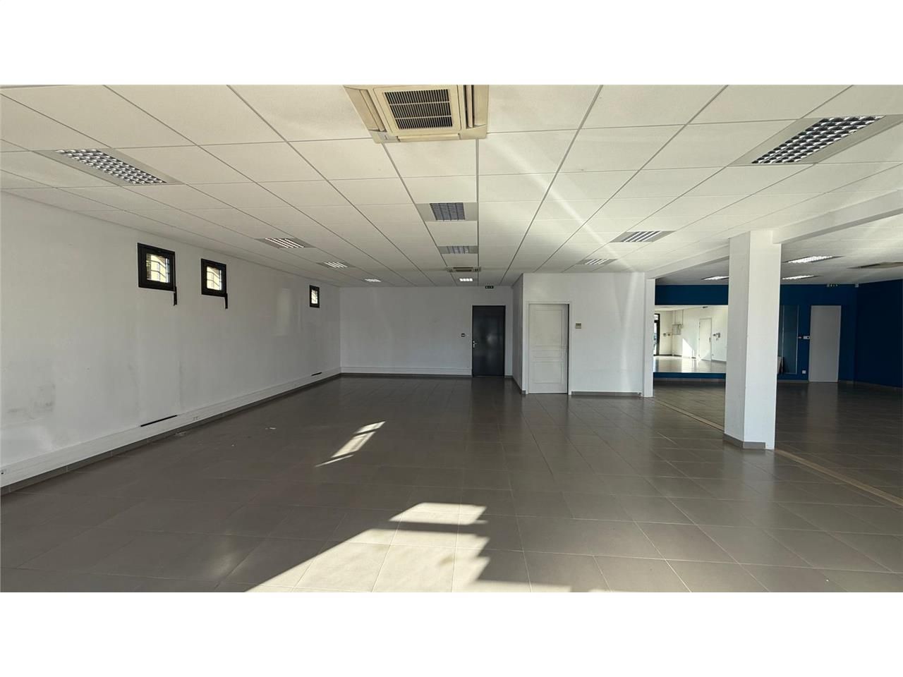 Location commerces 88 m² non divisibles