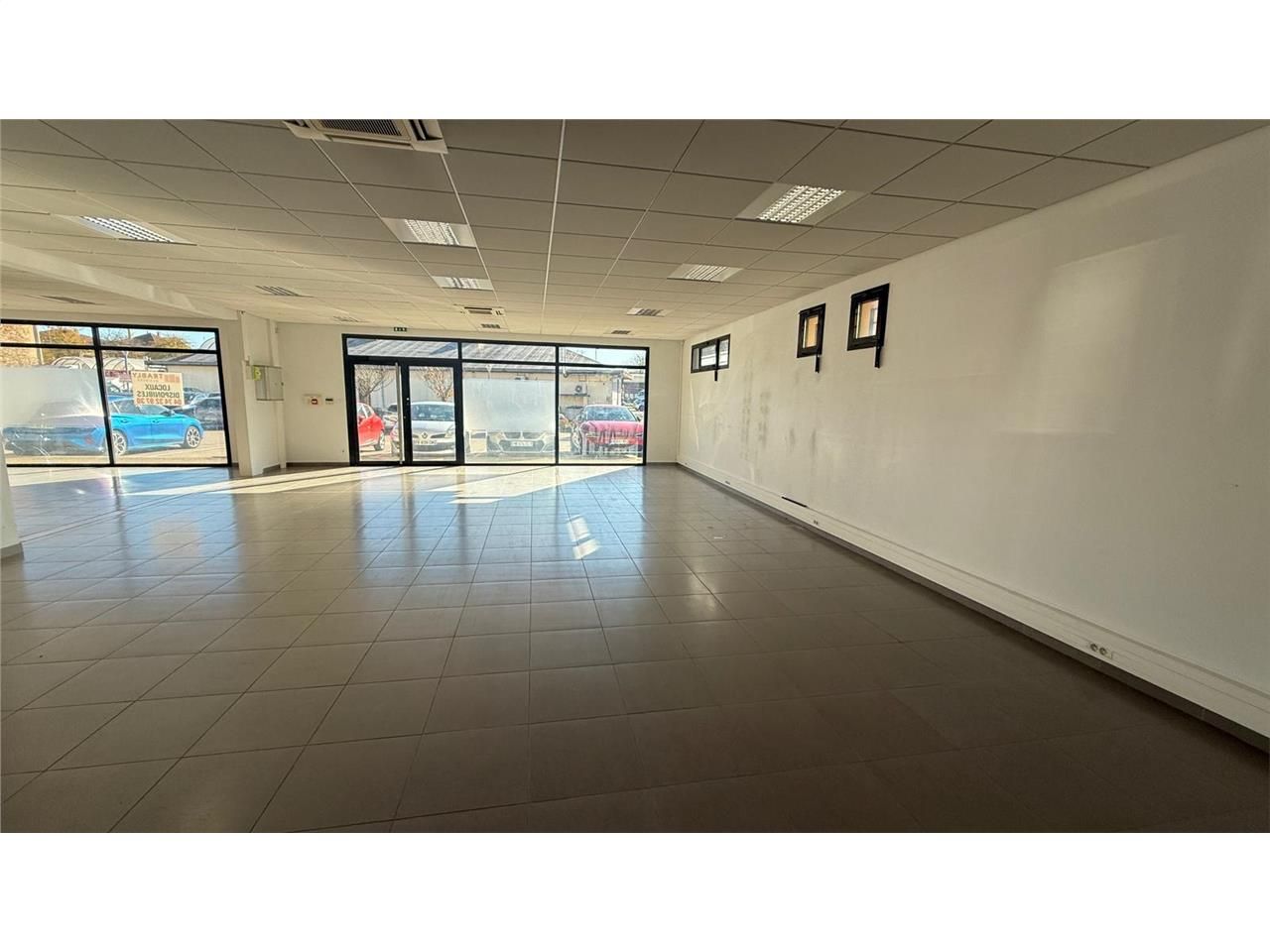 Location commerces 88 m² non divisibles