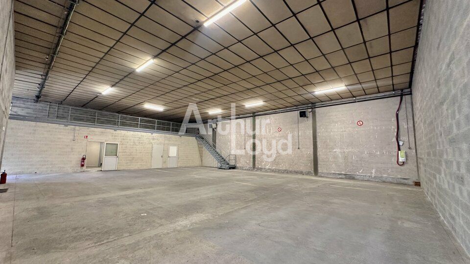 Local d'activité à louer à Chambéry avec une excellente visibilité 