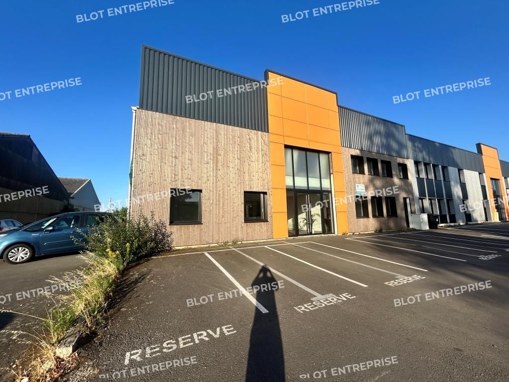 Location entrepôts 1100 m² non divisibles