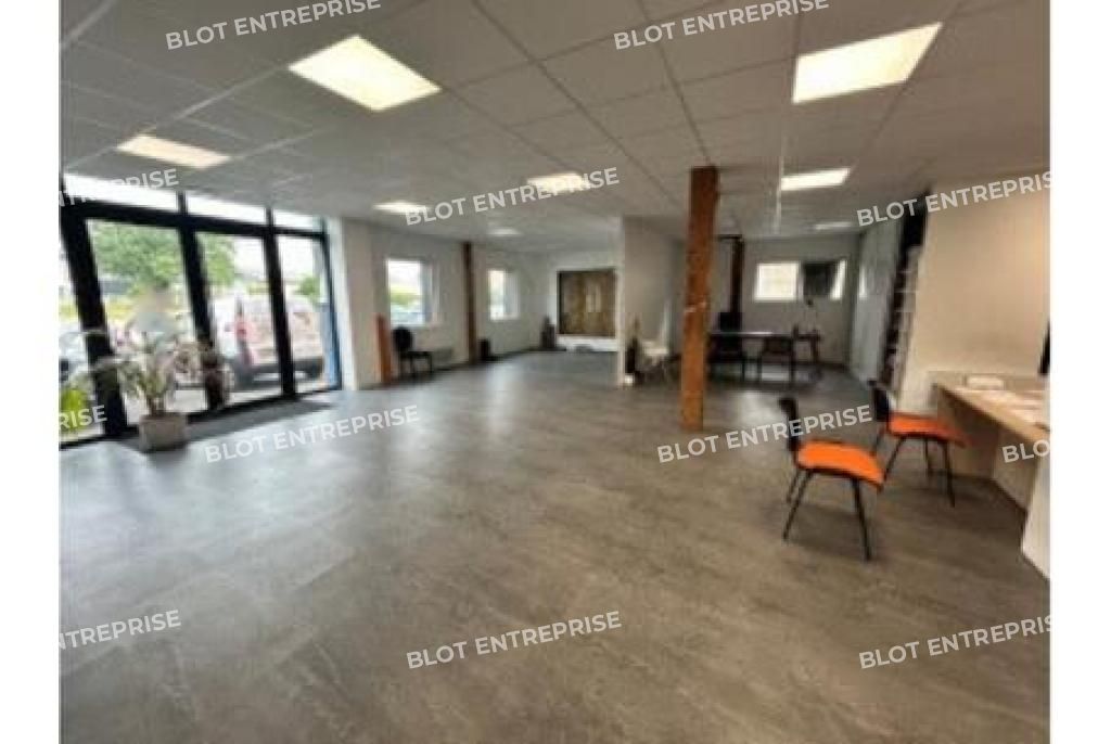 Location entrepôts 1100 m² non divisibles