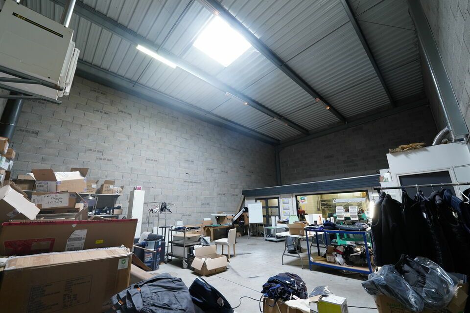 LOCAL D'ACTIVITE A LOUER - 282 m² DECINES CHARPIEU