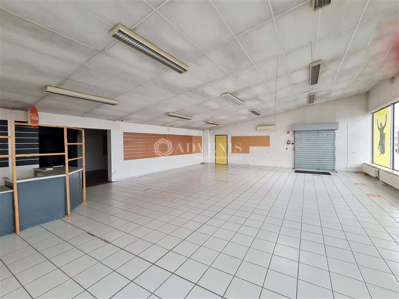 Local d'activités en visibilité commerciale