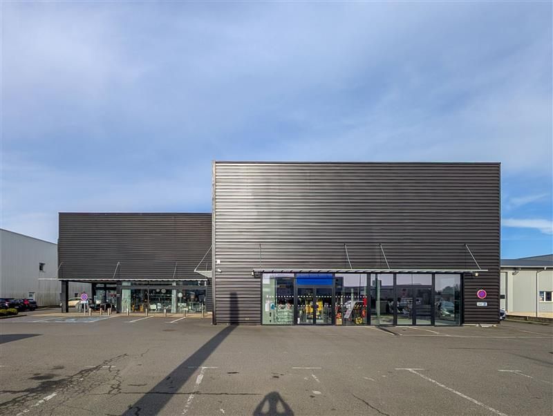 Location local commercial 337 m² non divisibles