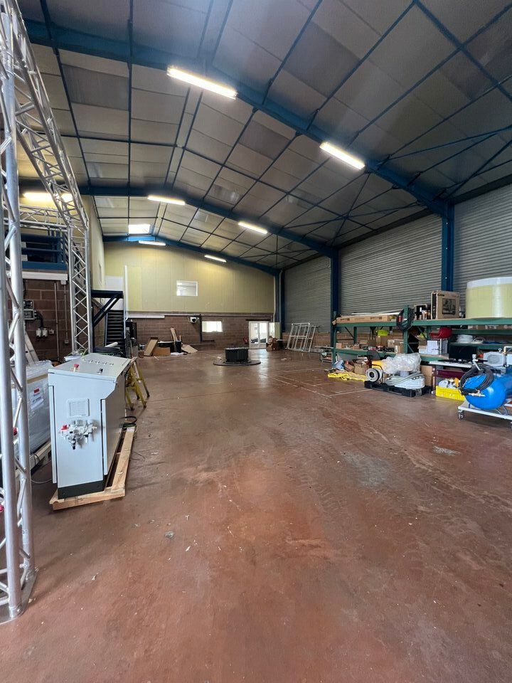 Location entrepot 630 m² non divisibles