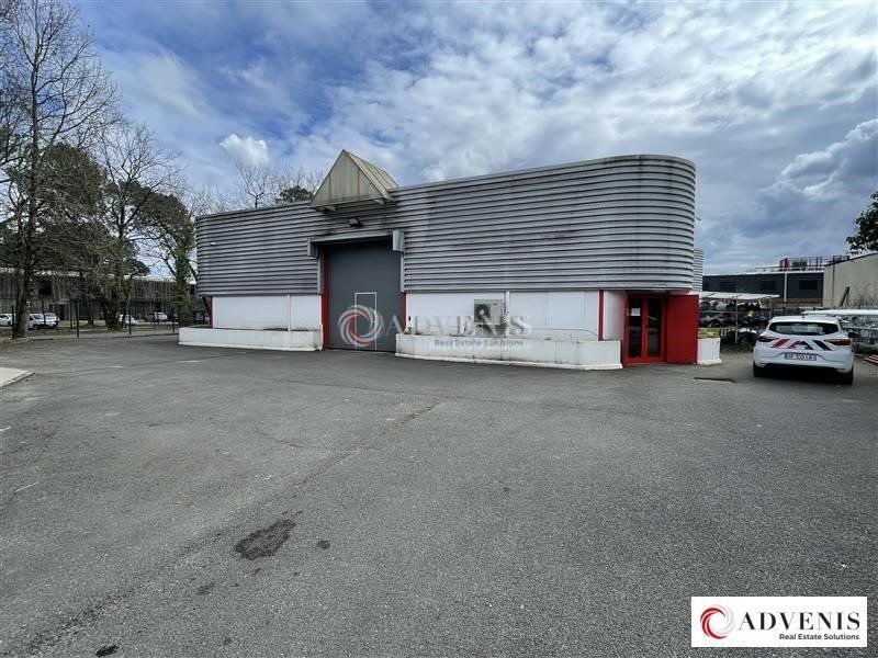 Location local d''activites 824 m² non divisibles