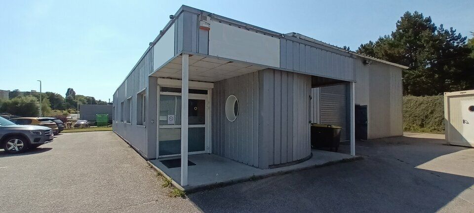 Location entrepôts 312 m² non divisibles