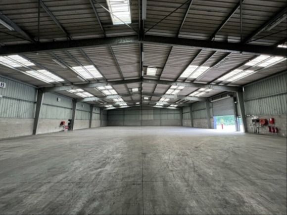 Location entrepôts 1250 m² non divisibles