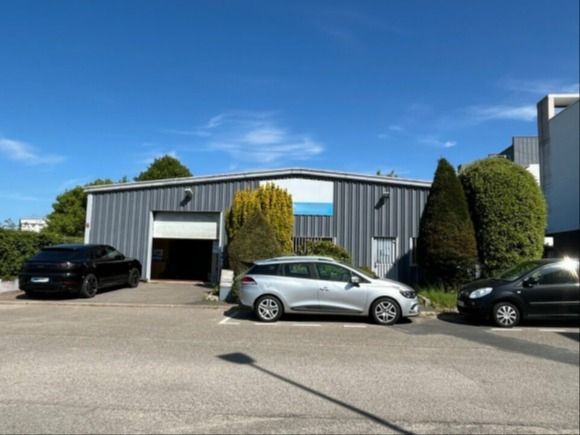 Location entrepôts 374 m² non divisibles
