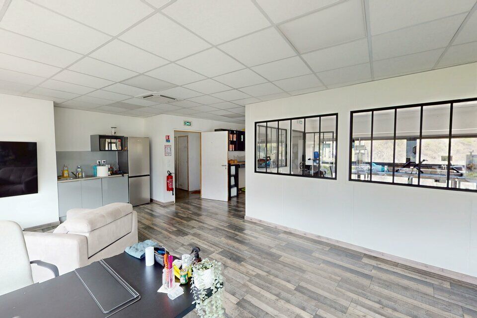 Location local d''activites 450 m² divisibles à partir de 110 m²