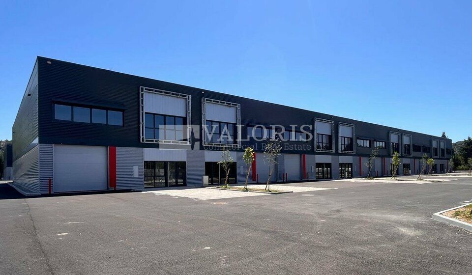 Location local d''activites 9275 m² divisibles à partir de 305 m²