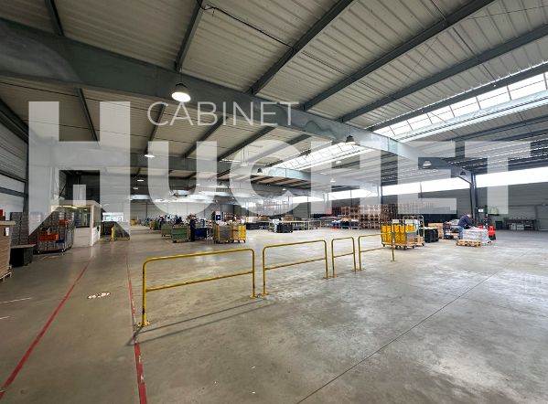 Location local 3070 m² à CARPIQUET