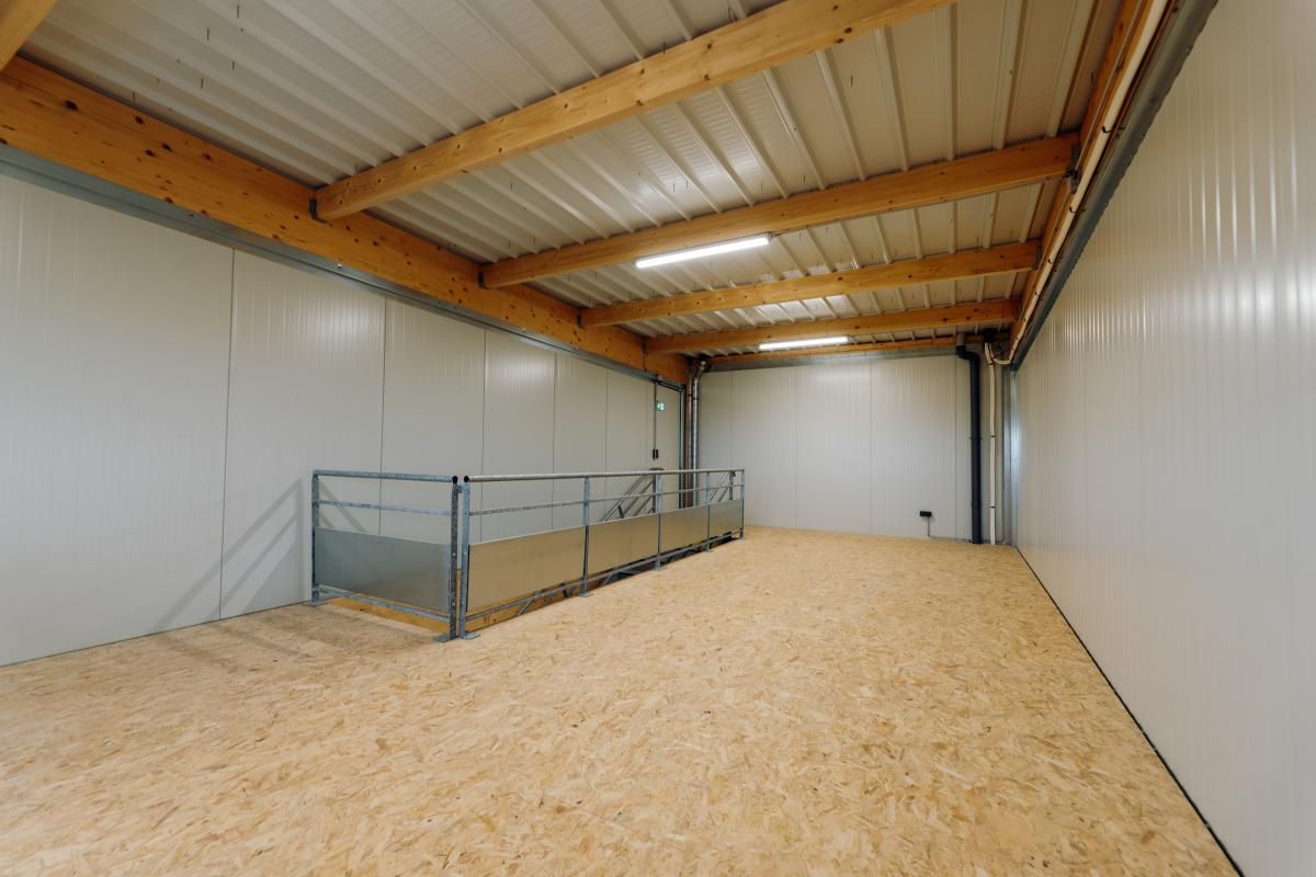 Location entrepôts 96 m² non divisibles