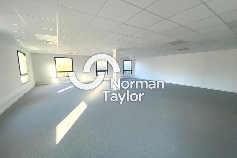 Location bureaux 400 m² divisibles à partir de 200 m²